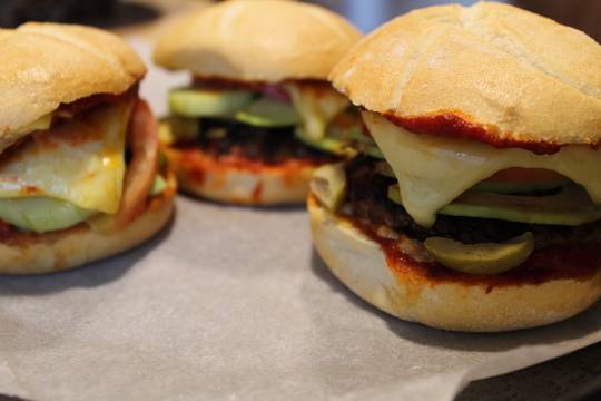 ДОМАШНИ ТЕЛЕШКИ БУРГЕРИ