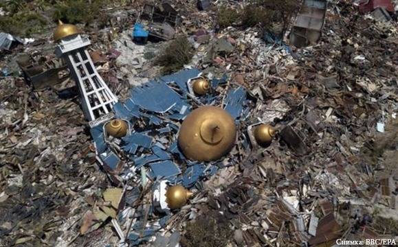 Земетресение и цунами отнеха живота на най-малко 844 души в Индонезия