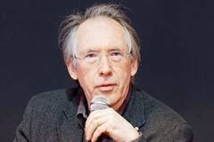 Иън Макюън с нов роман на български преди визитата си у нас