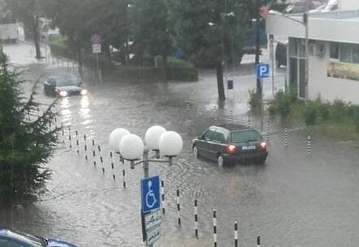 ПОРОЕН ДЪЖД НАВОДНИ ПОМОРИЕ MEDIAMIX МЕДИЯМИКС-НОВИНИТЕ НА ЕДНО МЯСТО