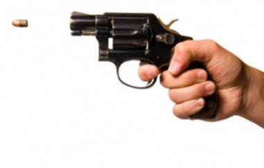 Дядо простреля с боен пистолет 34-годишен