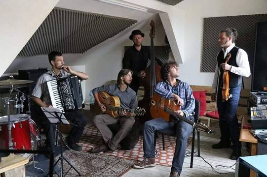 Френски цигански суинг с Para Hot Jazz и гости от Франция – In LIFE