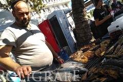 „Тройката“ кипи от живот и аромати