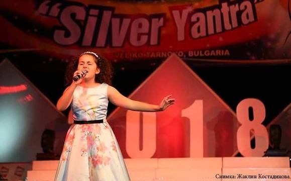 Бургаската музикална фурия Жаклин с ново отличие от Министерството на отбраната