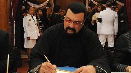 Стивън Сегал прекъсна интервю в Би Би Си и напусна студиото