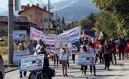 Жителите на пет пловдивски села протестираха срещу кариерите край село Белащица
