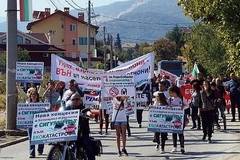 Жителите на пет пловдивски села протестираха срещу кариерите край село Белащица