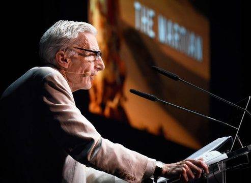 Британски космолог: Колайдерът в ЦЕРН ще погълне Земята като Черна дупка!