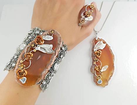 МОДНИТЕ ТЕНДЕНЦИИ ЗА ЗИМАТА С БИЖУТА ЗА ЖЕНИ