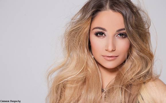 Михаела Маринова ще пее за старта на Burgas Swimming open 2018