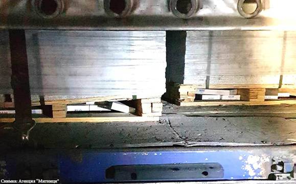 Митничари намериха контрабандни цигари в ирански камион със замразена риба