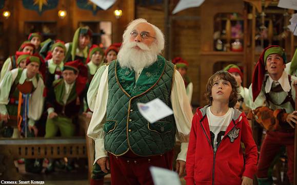 Кръстьо Лафазанов влиза в костюма на Дядо Коледа в първия български празничен филм