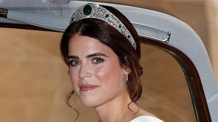 Сватба в Уиндзор: Внучката на кралица Елизабет се омъжи (СНИМКИ)