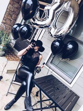 Жена “погреба” младостта си по случай 30-я си рожден ден