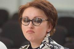 Социална министърка се изцепи, че с 46 евро месечно може да се живее сносно, но отказа да се пробва. Уволниха я веднага