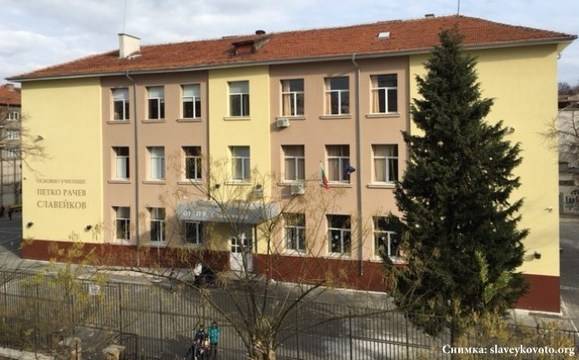 Славейковото училище продължава традицията на есенните благотворителни маратони