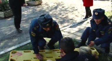 Терорът в Керч: Отваряха вратите и стреляха, пълно е с трупове на деца, разказва директорът на взривения колеж