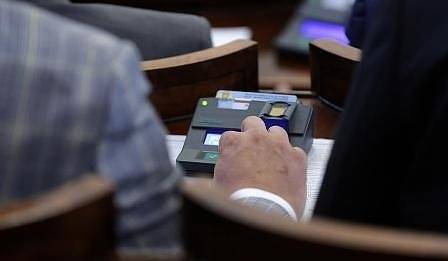 Парламентът започна работа със закъснение заради проблем с кворума