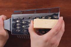 Цял живот сте стъргали кашкавал неправилно, ВИДЕО разкрива истината!