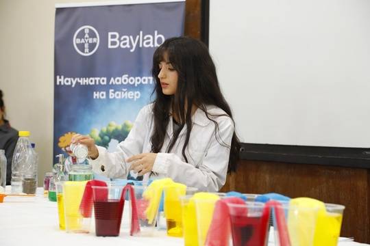 Научната лаборатория за деца на Байер “Малки изследователи, големи открития“ ще посрещне близо 1000 ученици в град София