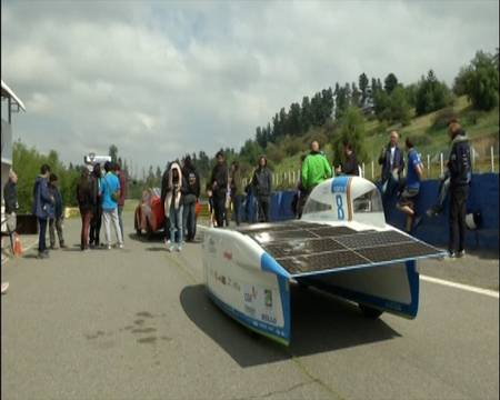 Започва най-тежкото състезание за автомобили, задвижвани от слънчева енергия