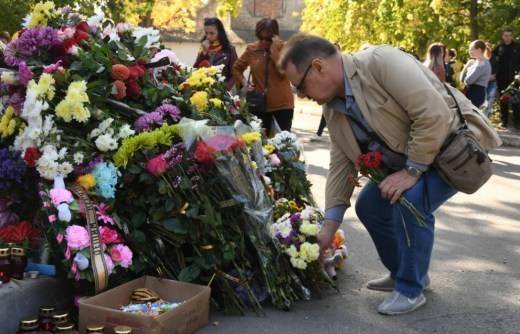 Зловещи подробности за атентата в Керч: Кръв изтичала от мъртви деца, легнали върху чинове, а лекарите ампутирали крайници,…