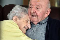 Майка на 98 постъпи в старчески дом при сина си, за да се грижи за него