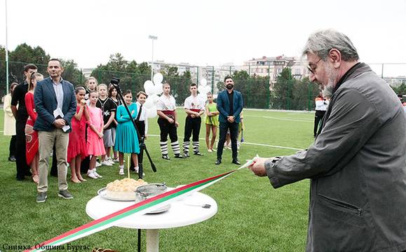Официално откриха новия модерен футболен терен в комплекс „Изгрев“