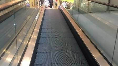 Авария в столичен търговски център предизвика наводнение