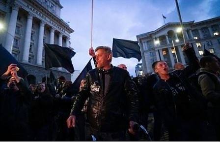 Петдесет лумпени представящи се за майки задръстиха София