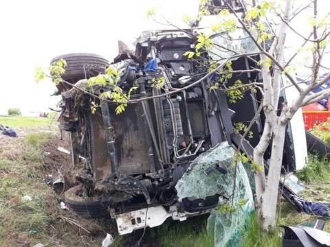 ТИР СЕ ОБЪРНА И ОБЪРКА ДВИЖЕНИЕТО НА МАГИСТРАЛА „ТРАКИЯ“ MEDIAMIX МЕДИЯМИКС-НОВИНИТЕ НА ЕДНО МЯСТО