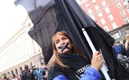 Майките на деца с увреждания продължават протеста