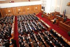 Парламентът гласува вотът на недоверие