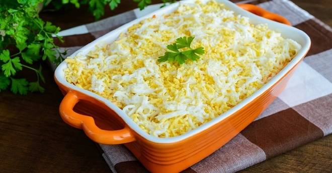 Еврейска салата-хамелеон: прави се за нула време, става за предястие и закуска! Ще се влюбите в рецептата: