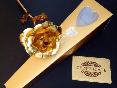 Златна роза мечтания подарък на всяка дама