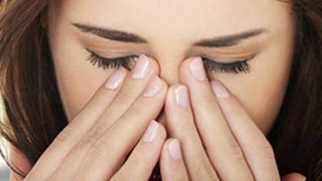 Застудее ли малко и синусите почват да ме болят! Откакто майка ми направи този сироп забравих за болката (РЕЦЕПТА)