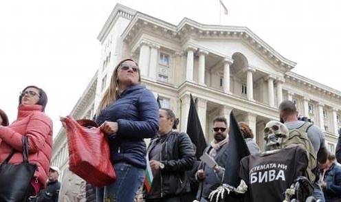 Четвърти ден на протест на майките срещу вицепремиера Валери Симеонов