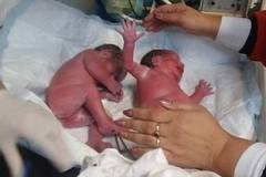 Близначета се родиха в линейка благодарение на фелдшер от Стражица