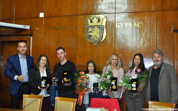 Златните акробати Мариела и Панайот се прибраха в Бургас, срещнаха се с кмета