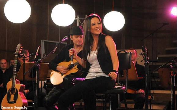 „Мери Бойс Бенд“ с акустичен концерт на новата сцена срещу Часовника