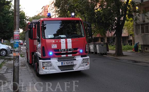 Пожар пламна в дома на пенсионер, мъжът забравил котлона включен