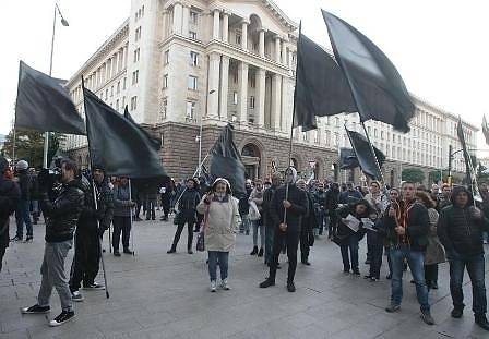 Поредна вечер на протести с искане за оставка на Валери Симеонов