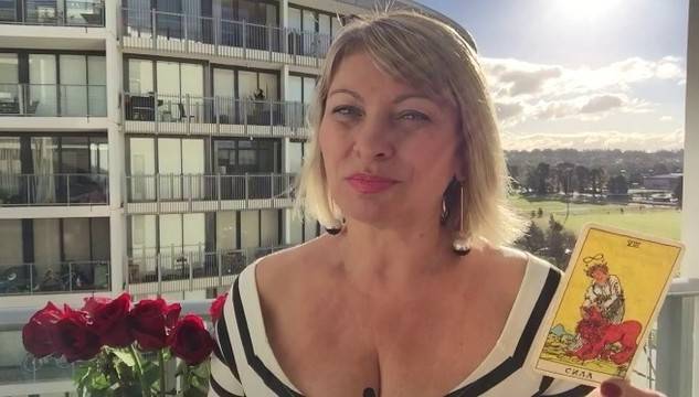 Таро прогноза за ноември от Анджела Пърл-3 зодии ще са особено щастливи през последния месец на есента