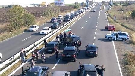 Протестиращи срещу цените на горивата в Бургас блокираха за кратко магистрала „Тракия”