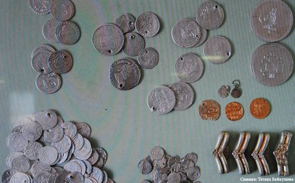 Голямо съкровище от монети и накити откриха археолози в Ахтопол