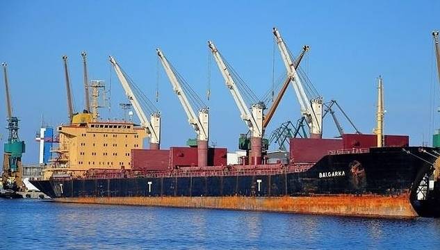 Един моряк е загинал, а друг е ранен при ремонт на кораб във Варна