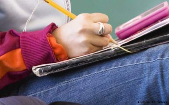 МОН изготви нови учебни програми за профилирана подготовка за гимназистите