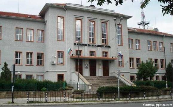 Плочата с петолъчката ще бъде свалена от фасадата на Механото