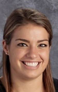 Млада даскалица на съд за интимни отношения със своя 17-годишна ученичка (СНИМКИ)