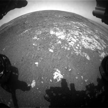 Марсоходът Кюриосити отново в работен режим, микроскопът му засне странни структури